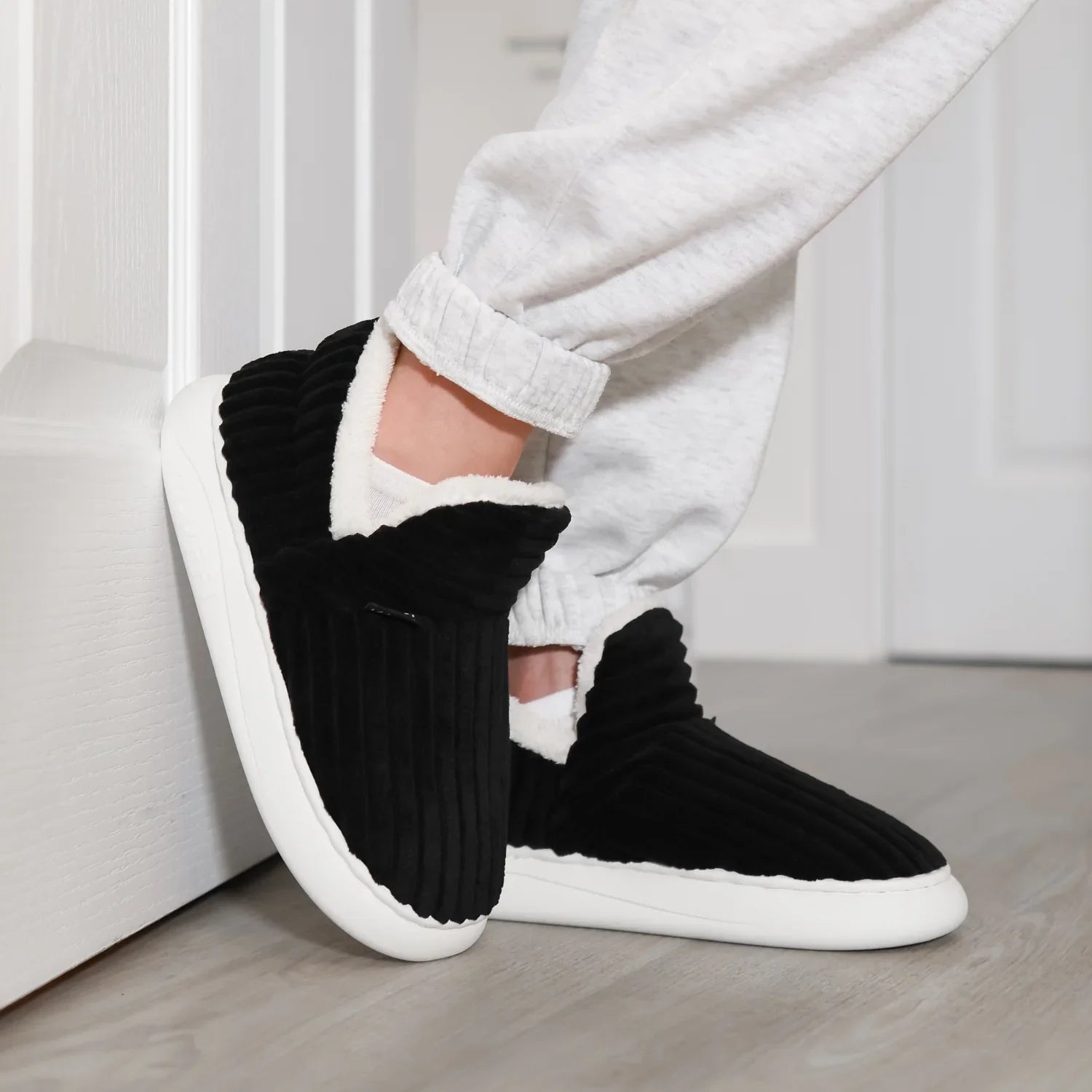 LYERA SLIPPERS™