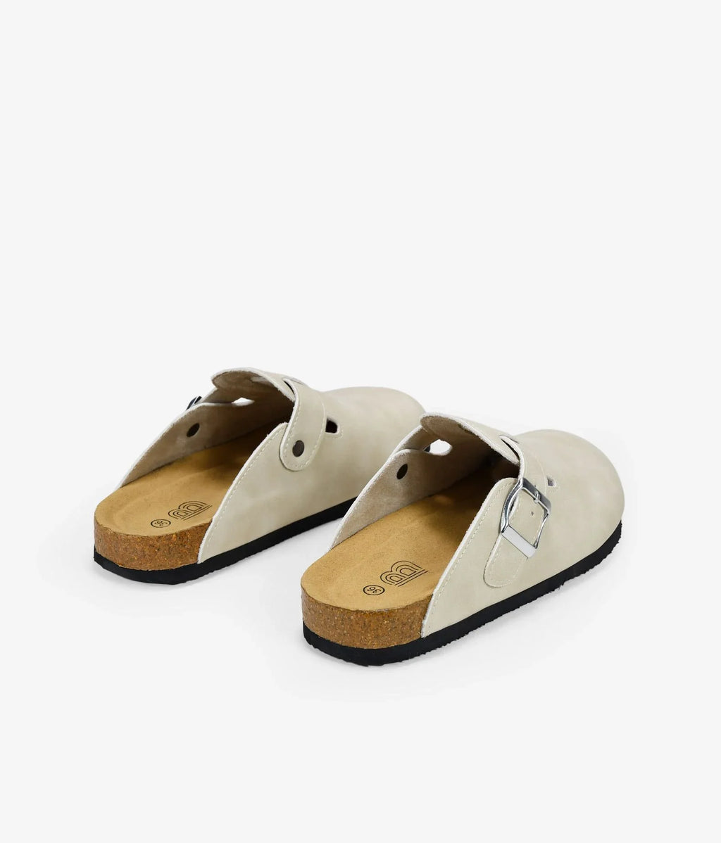 FLAT CLOGS WITH BUCKLE