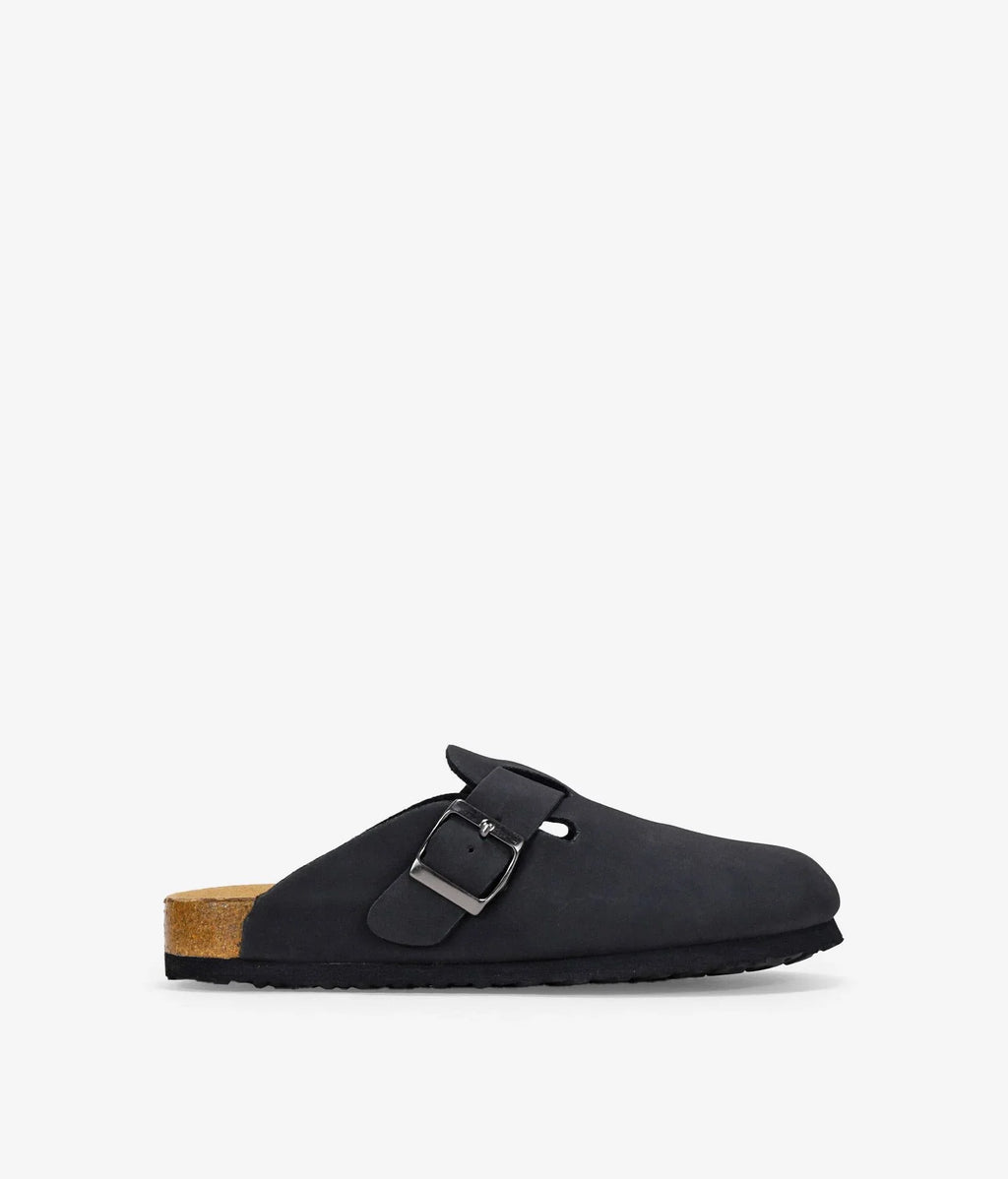 FLAT CLOGS WITH BUCKLE