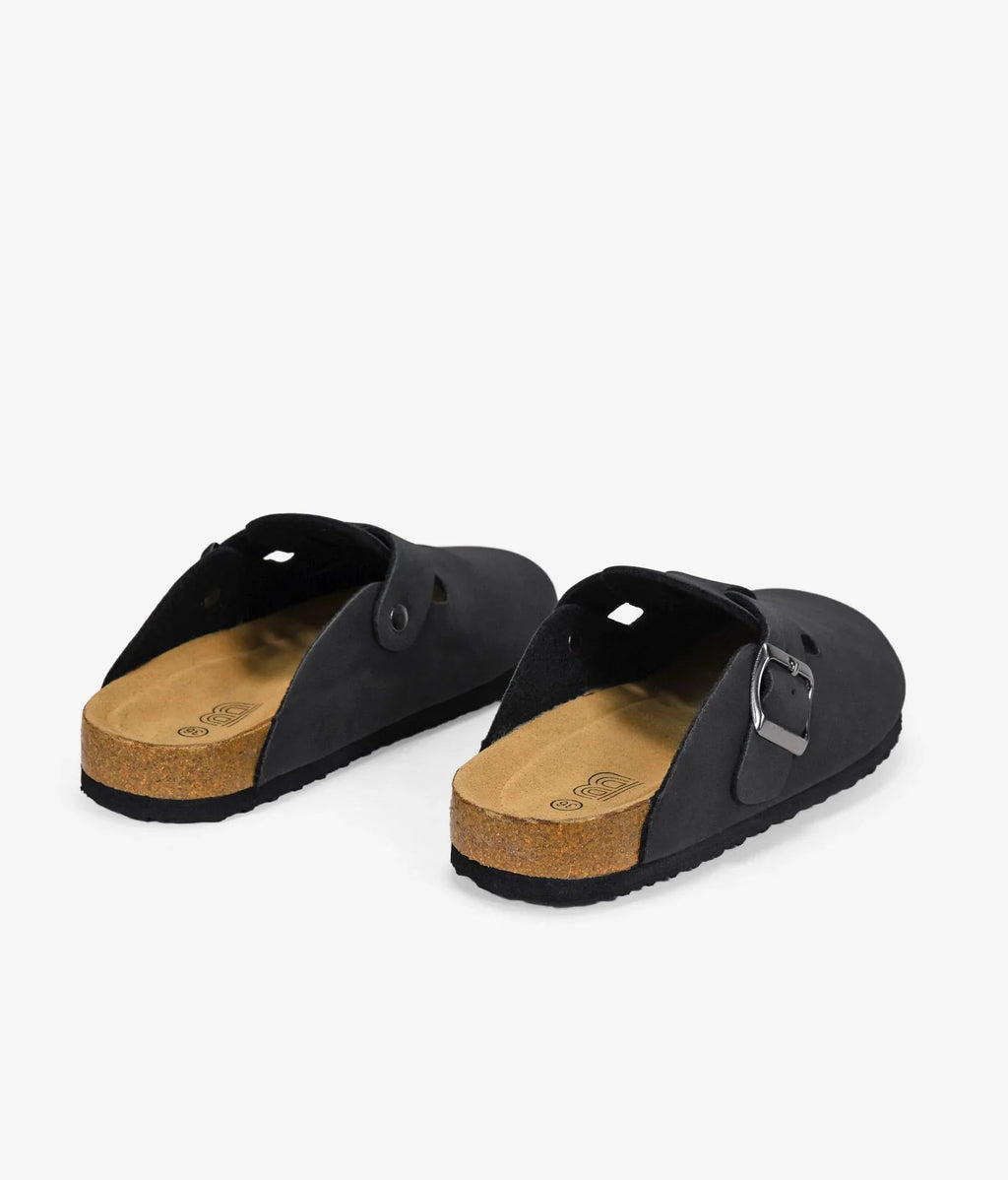 FLAT CLOGS WITH BUCKLE