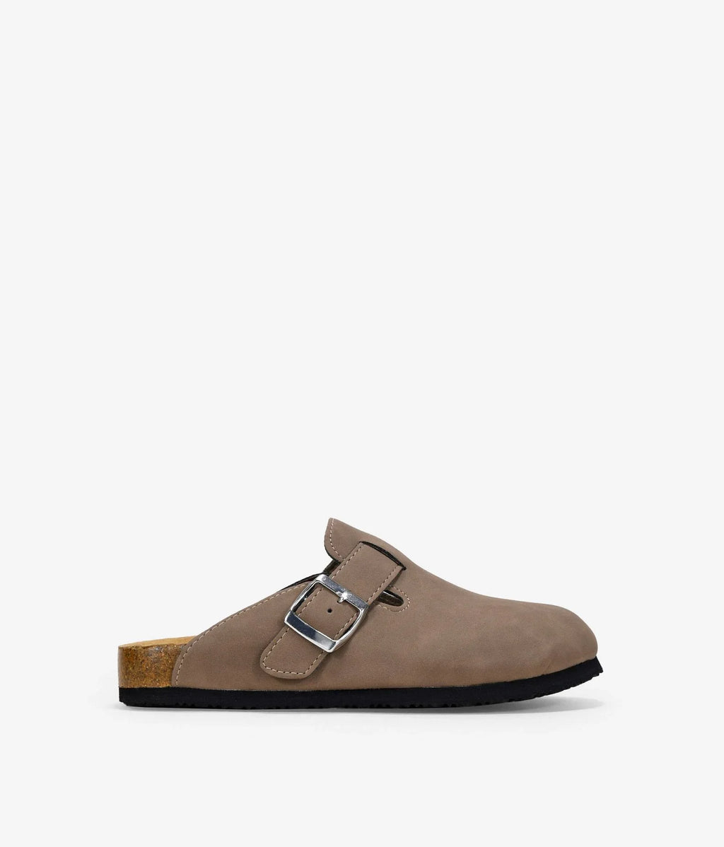 FLAT CLOGS WITH BUCKLE