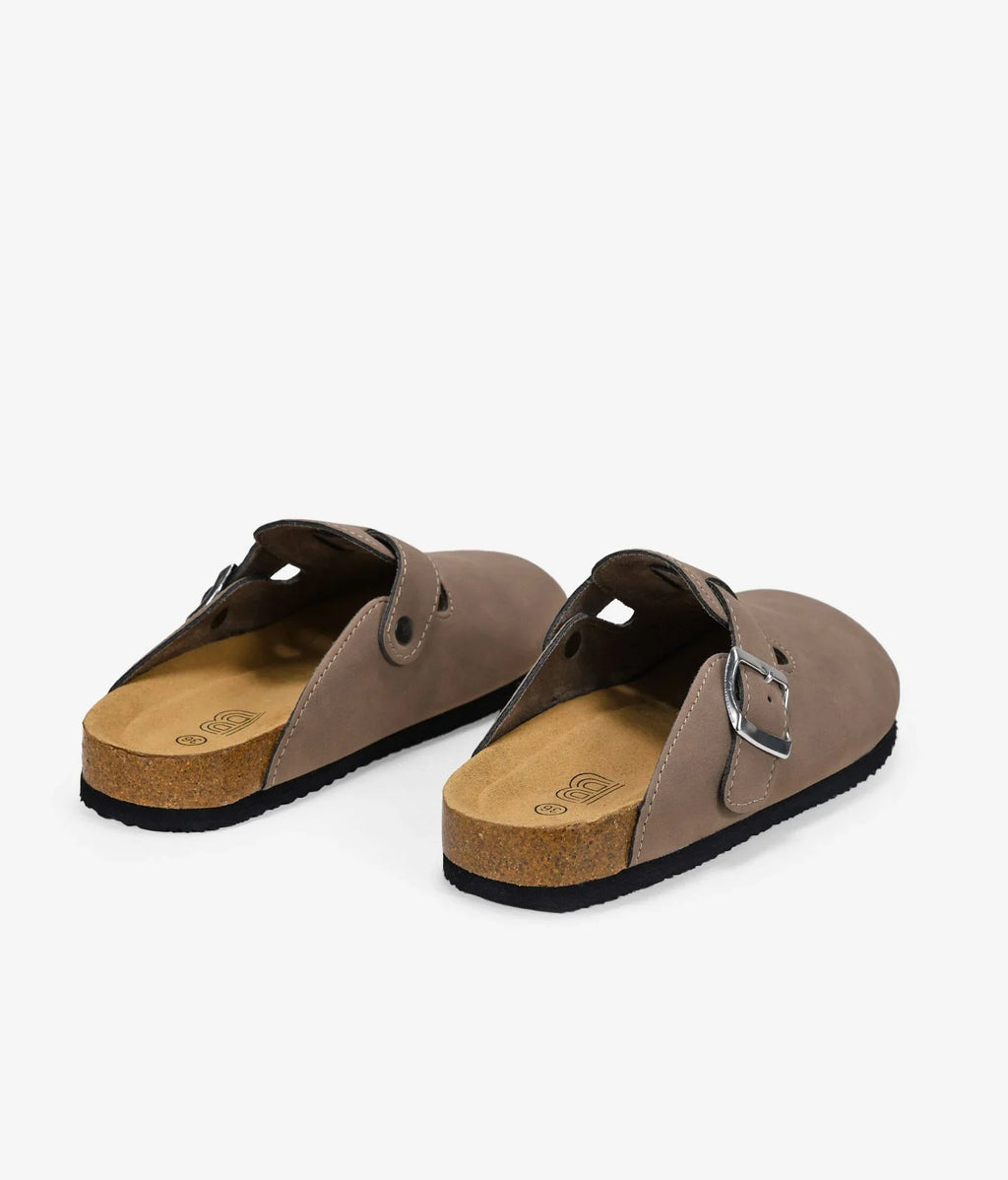 FLAT CLOGS WITH BUCKLE