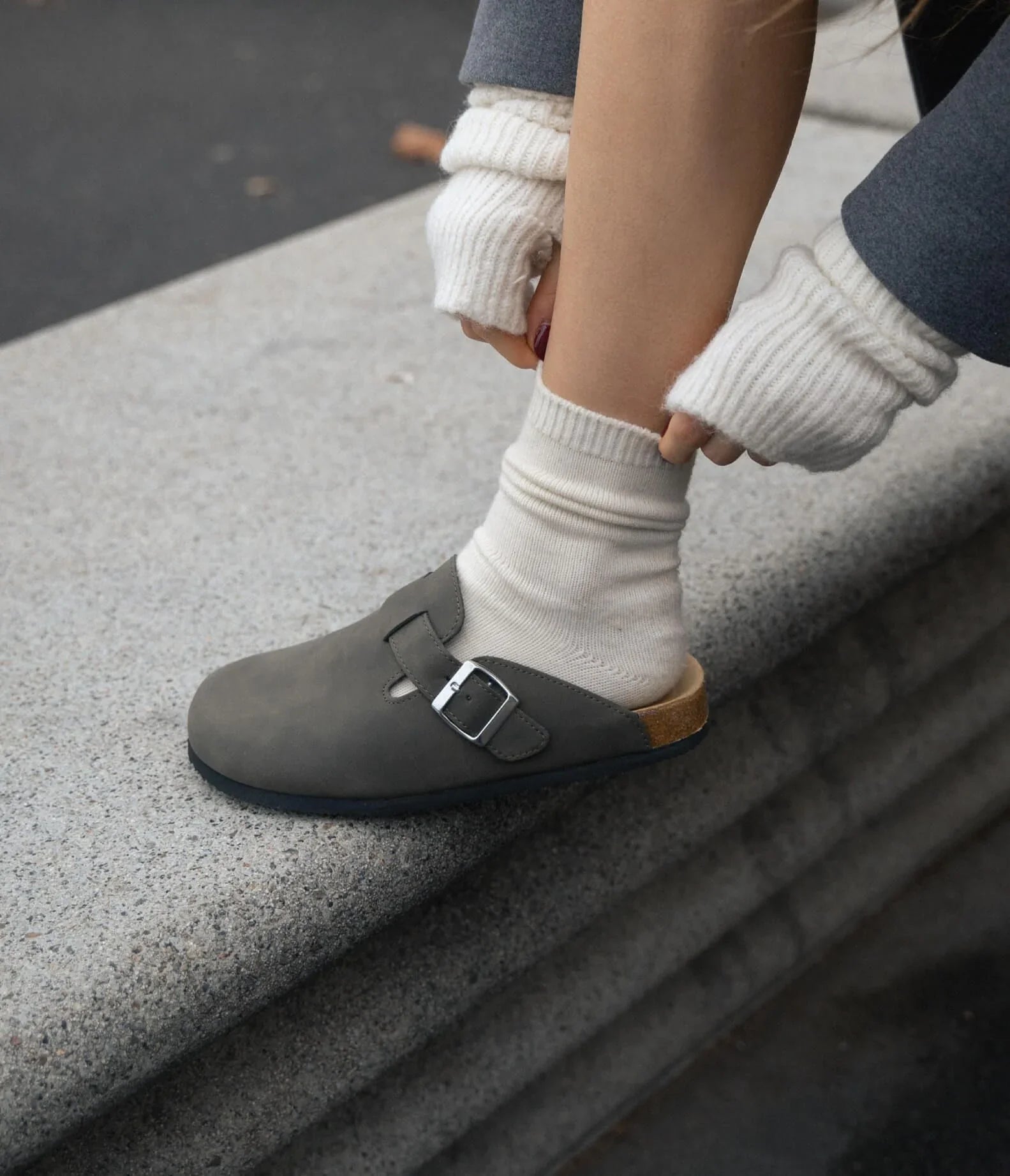 FLAT CLOGS WITH BUCKLE