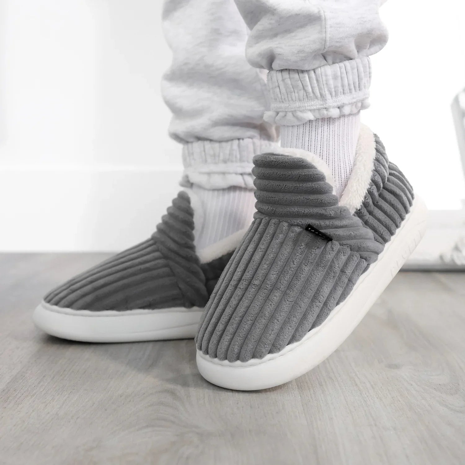 LYERA SLIPPERS™